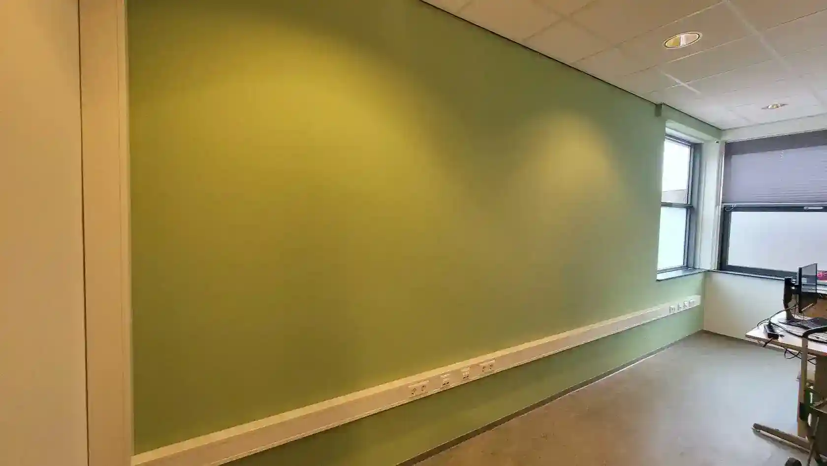 verven van houten balken binnenmuren schilderen schilderen zonder strepen binnenhuis schildertips plafond schilderen